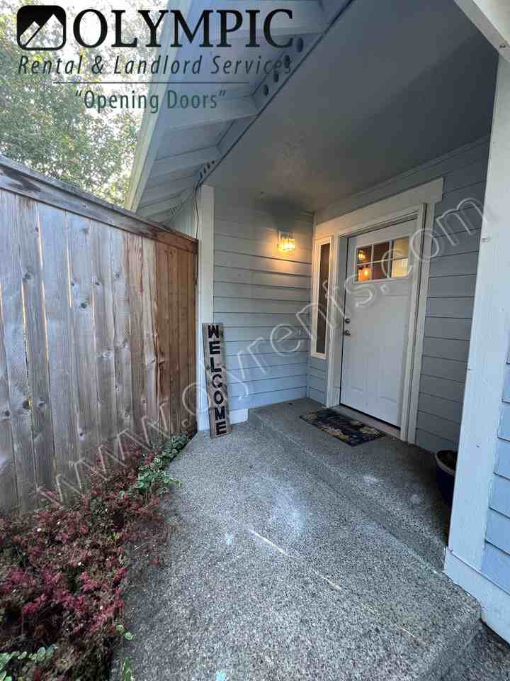 3719 Paddington Ln Se - Photo 3 of 29