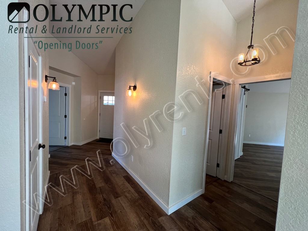 3719 Paddington Ln Se - Photo 4 of 29