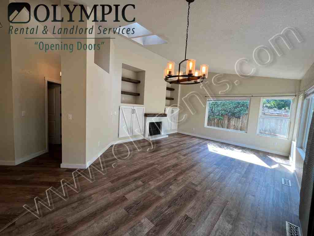 3719 Paddington Ln Se - Photo 7 of 29