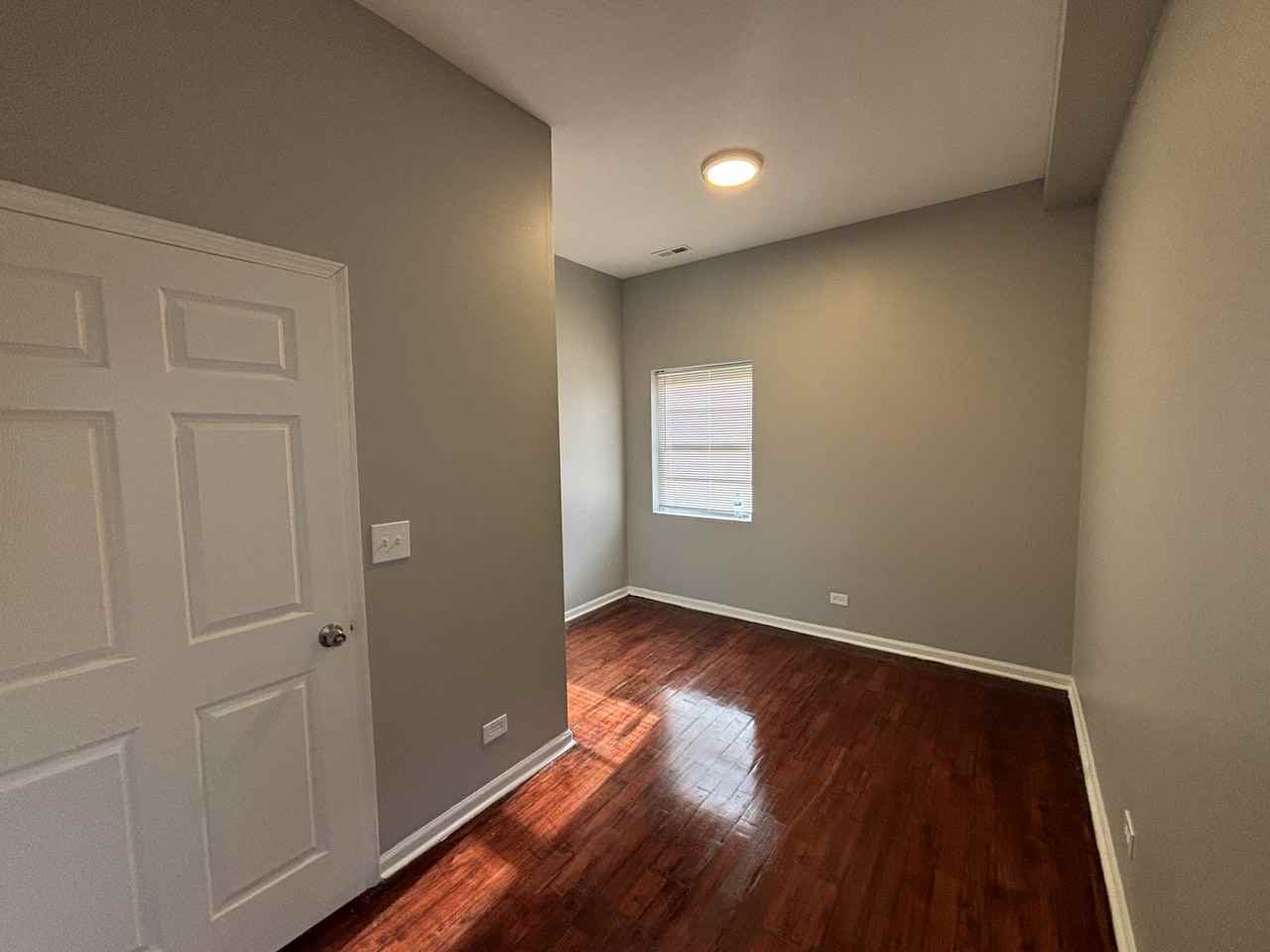 7034 S Harper Ave - Photo 2 of 8