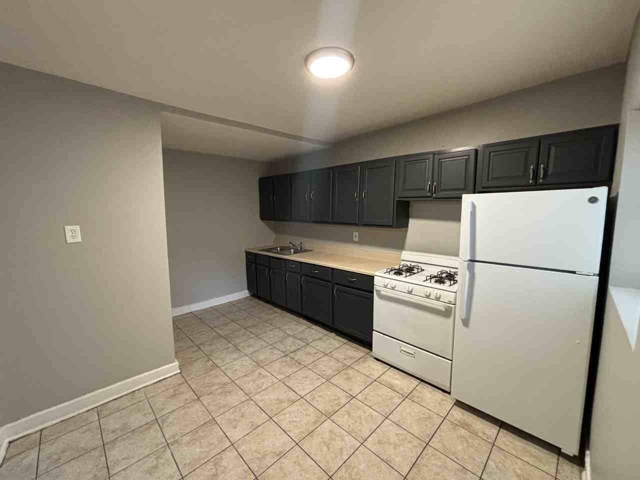 7034 S Harper Ave - Photo 3 of 8