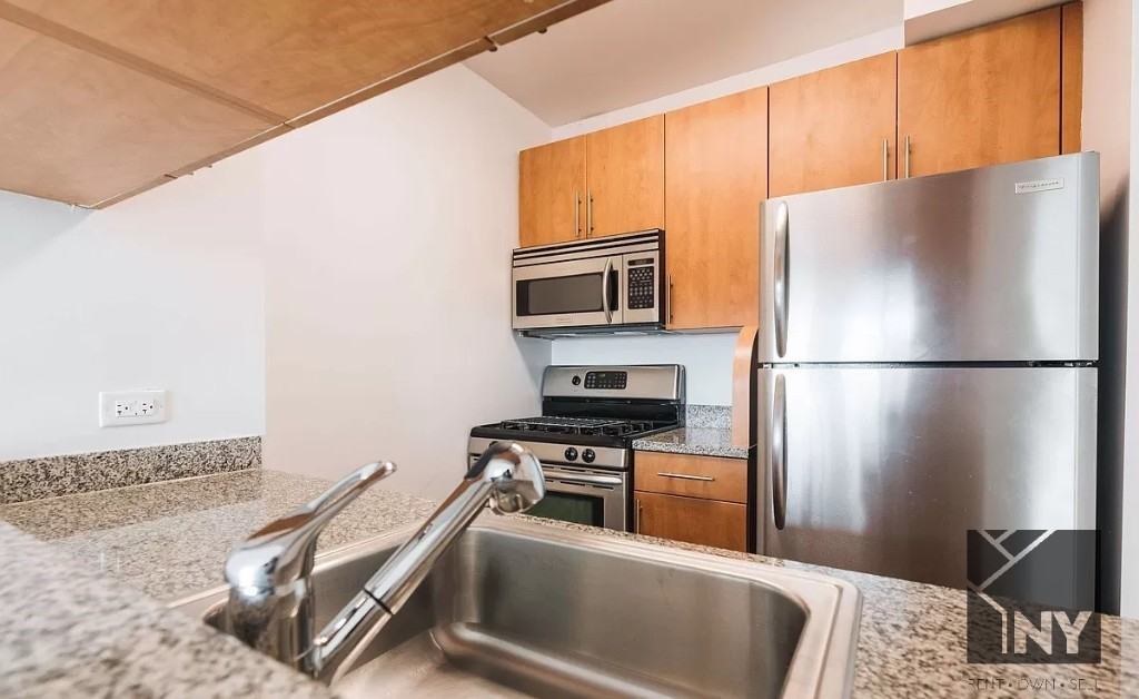 Gold St #4213 - Photo 3 of 4