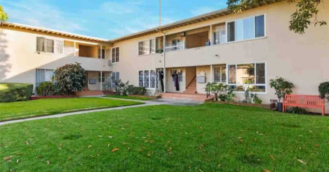 5610 Corbett St - Photo 3 of 14