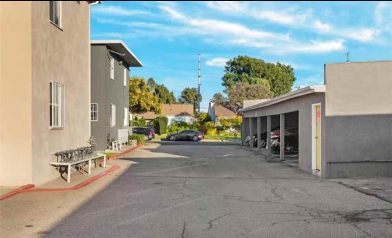 5610 Corbett St - Photo 4 of 14