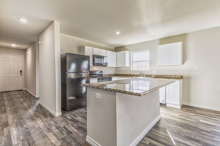 465 Bobbie St - Photo 3 of 26