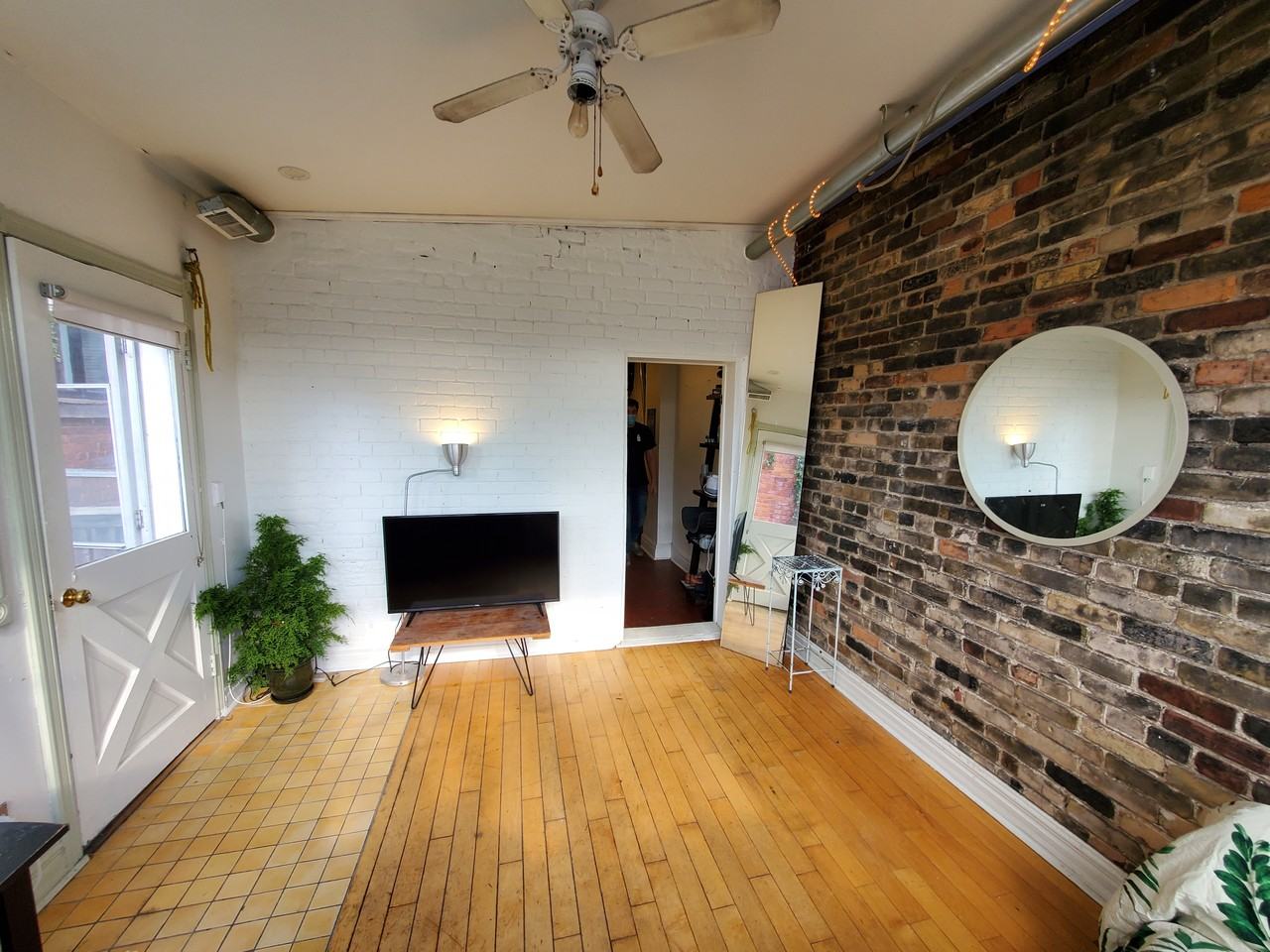 112 Crawford - Photo 2 of 13
