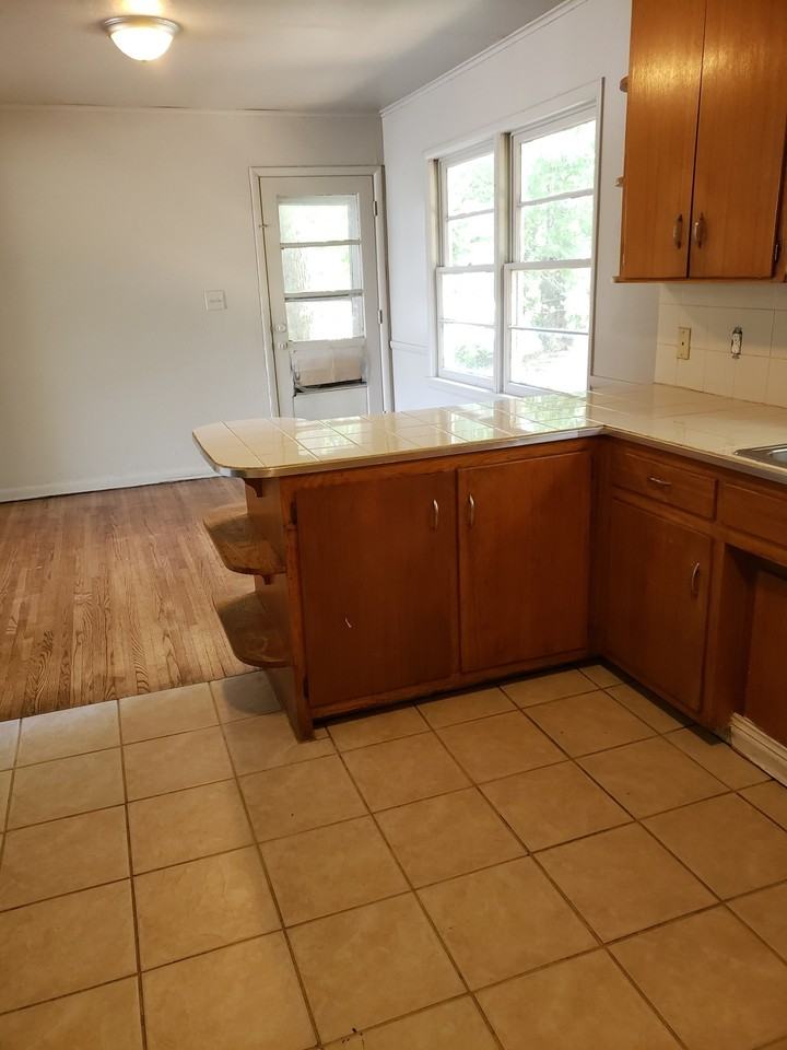 2316 S Hudson Pl - Photo 2 of 14
