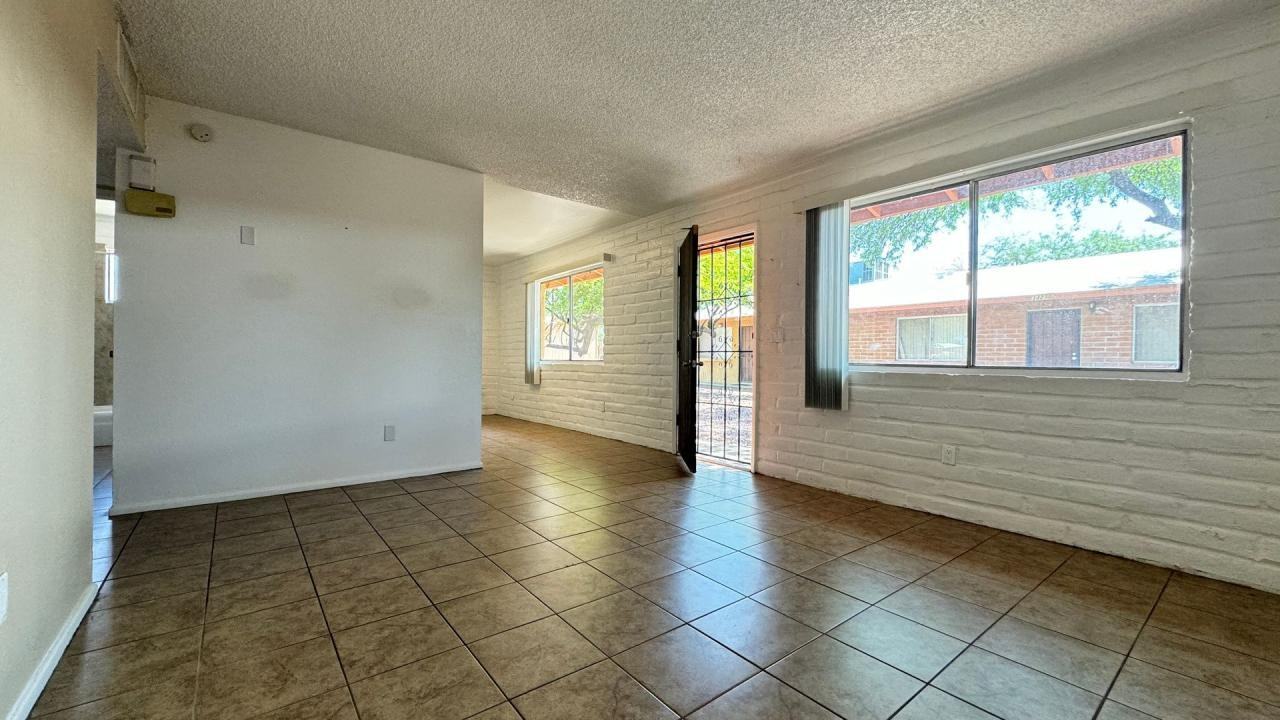 3421 East Monte Vista Drive - Photo 2 of 6