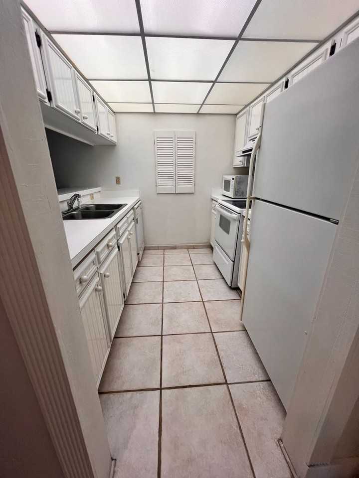 602 Olde Camelot Cir - Photo 3 of 9