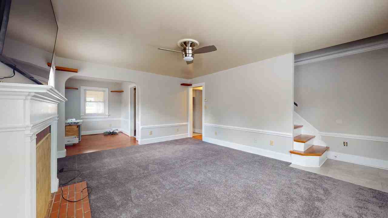 201 N Summit St - Photo 7 of 20