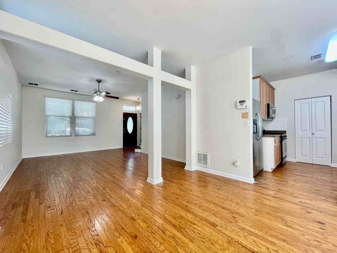 425 425 Shadowpoint - Main House - Photo 3 of 25