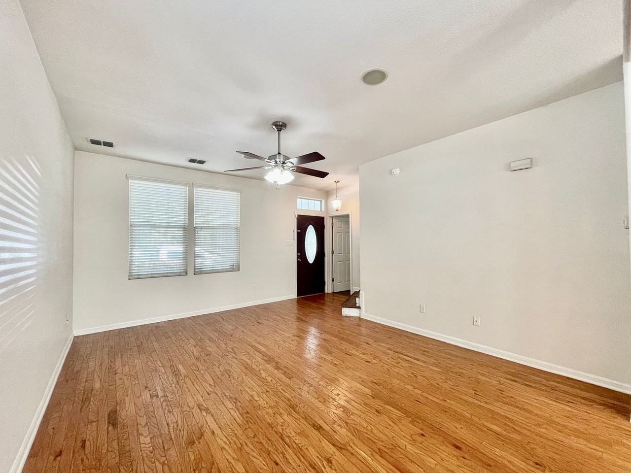 425 425 Shadowpoint - Main House - Photo 4 of 25