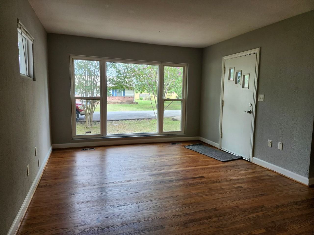 6108 Schofield Ave - Photo 2 of 17