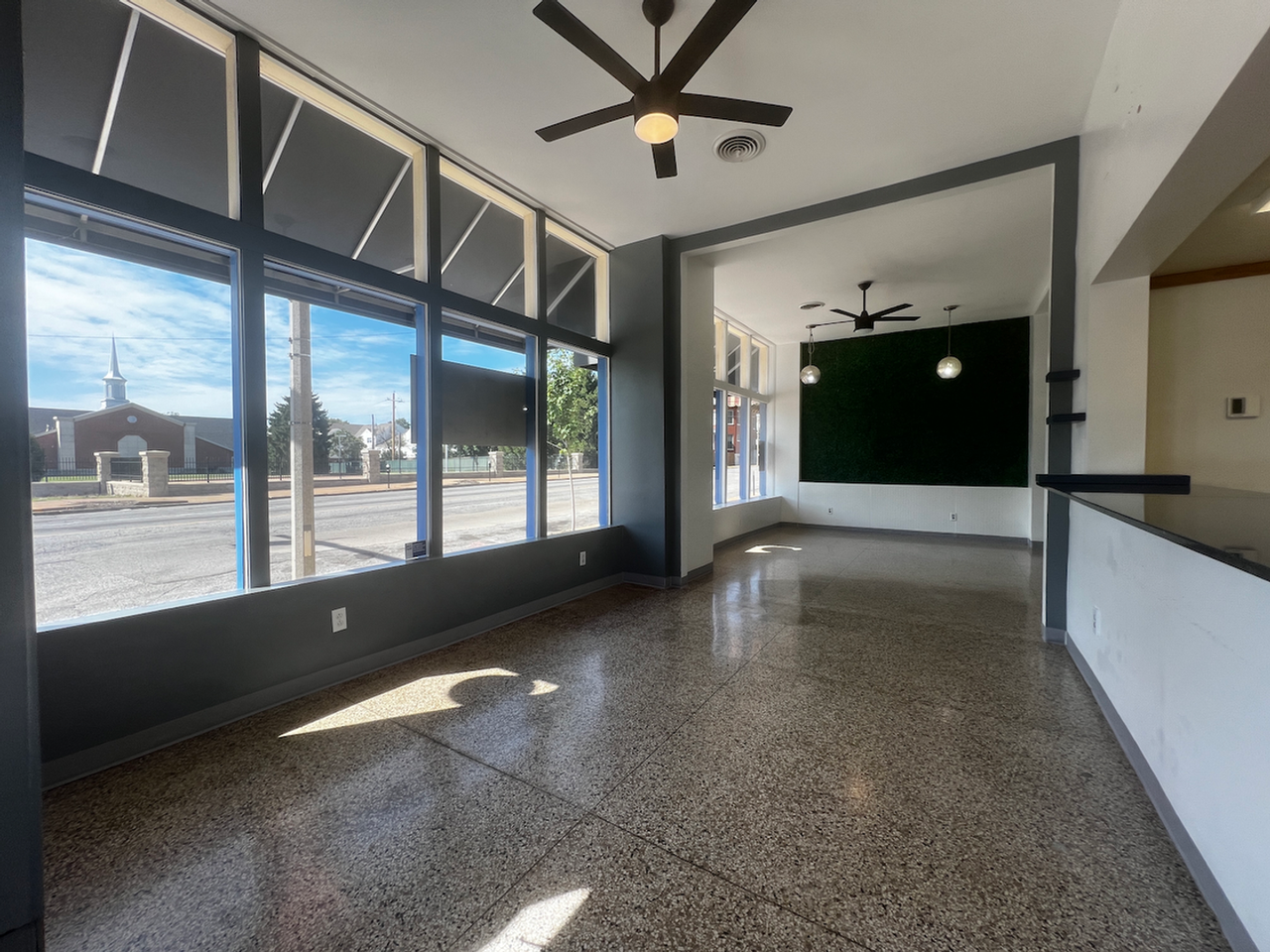 Lindell Park Apartments - Photo 3 of 18