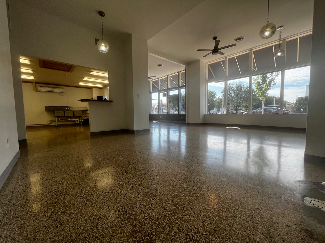 Lindell Park Apartments - Photo 5 of 18