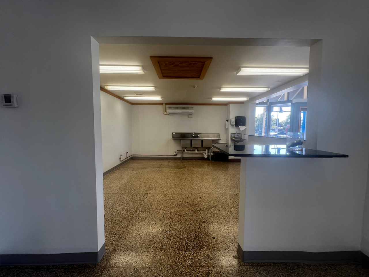 Lindell Park Apartments - Photo 6 of 18