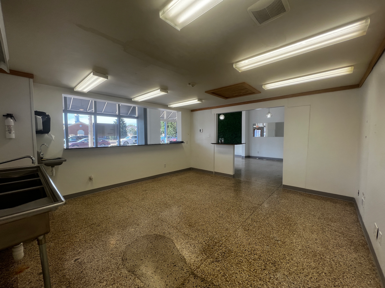 Lindell Park Apartments - Photo 7 of 18