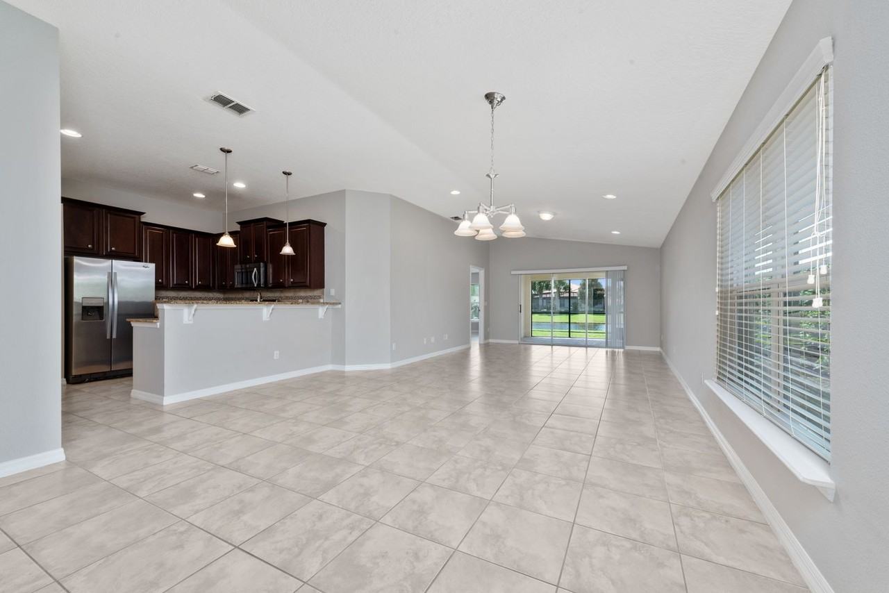 12208 Pescara Ln - Photo 6 of 34