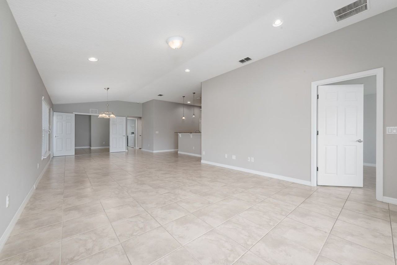 12208 Pescara Ln - Photo 7 of 34