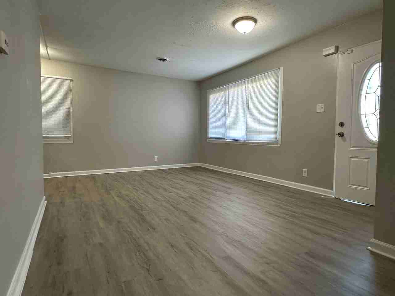 1818 Illinois St - Photo 3 of 11