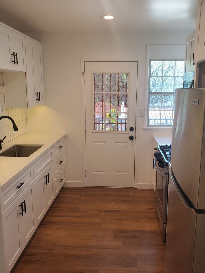 5637 Corbett St - Photo 5 of 19