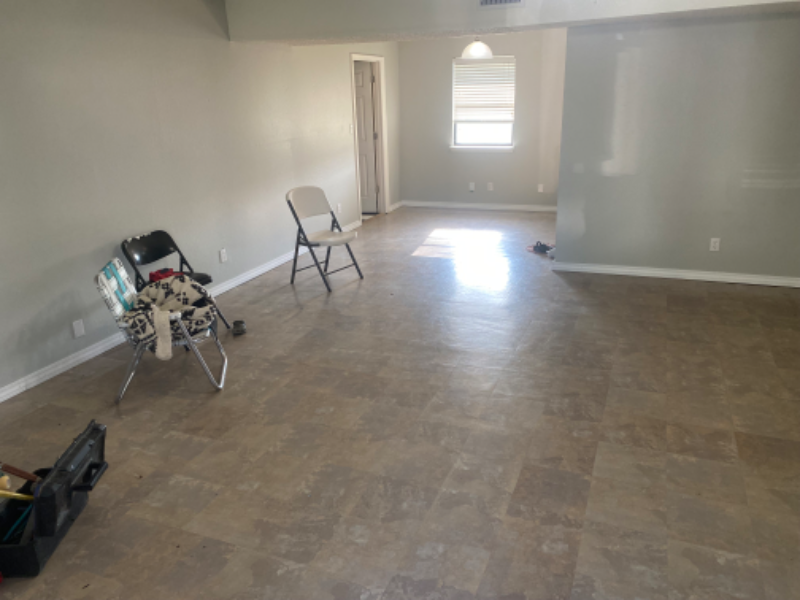 1813 N Chambers Ave - Photo 3 of 13