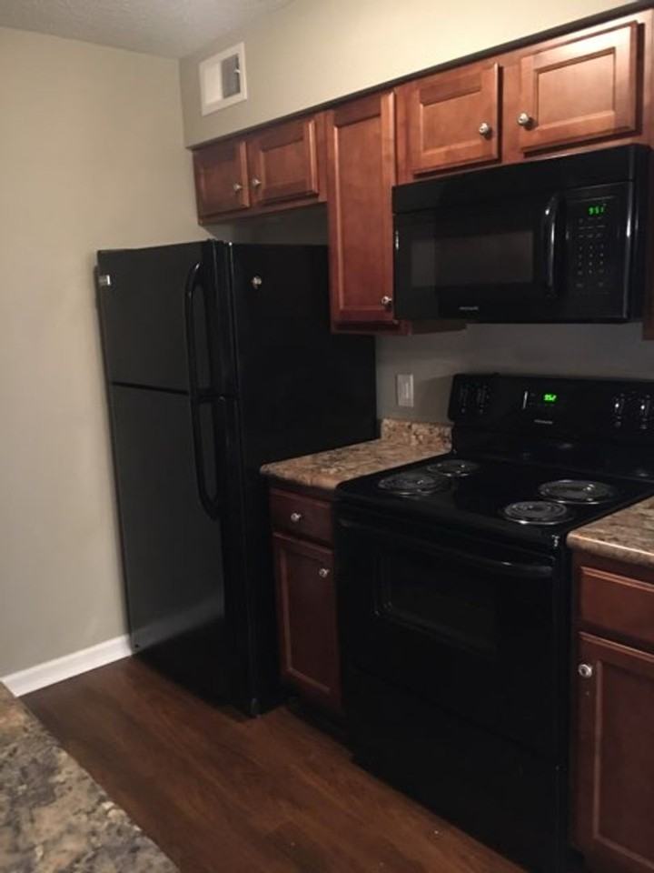 504 Menlo Dr - Photo 2 of 12