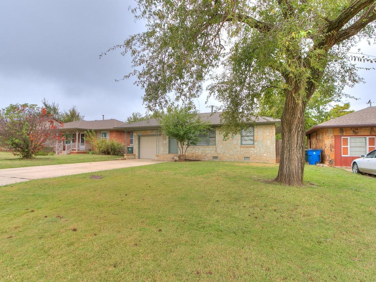 2221 Churchill Pl - Photo 2 of 33
