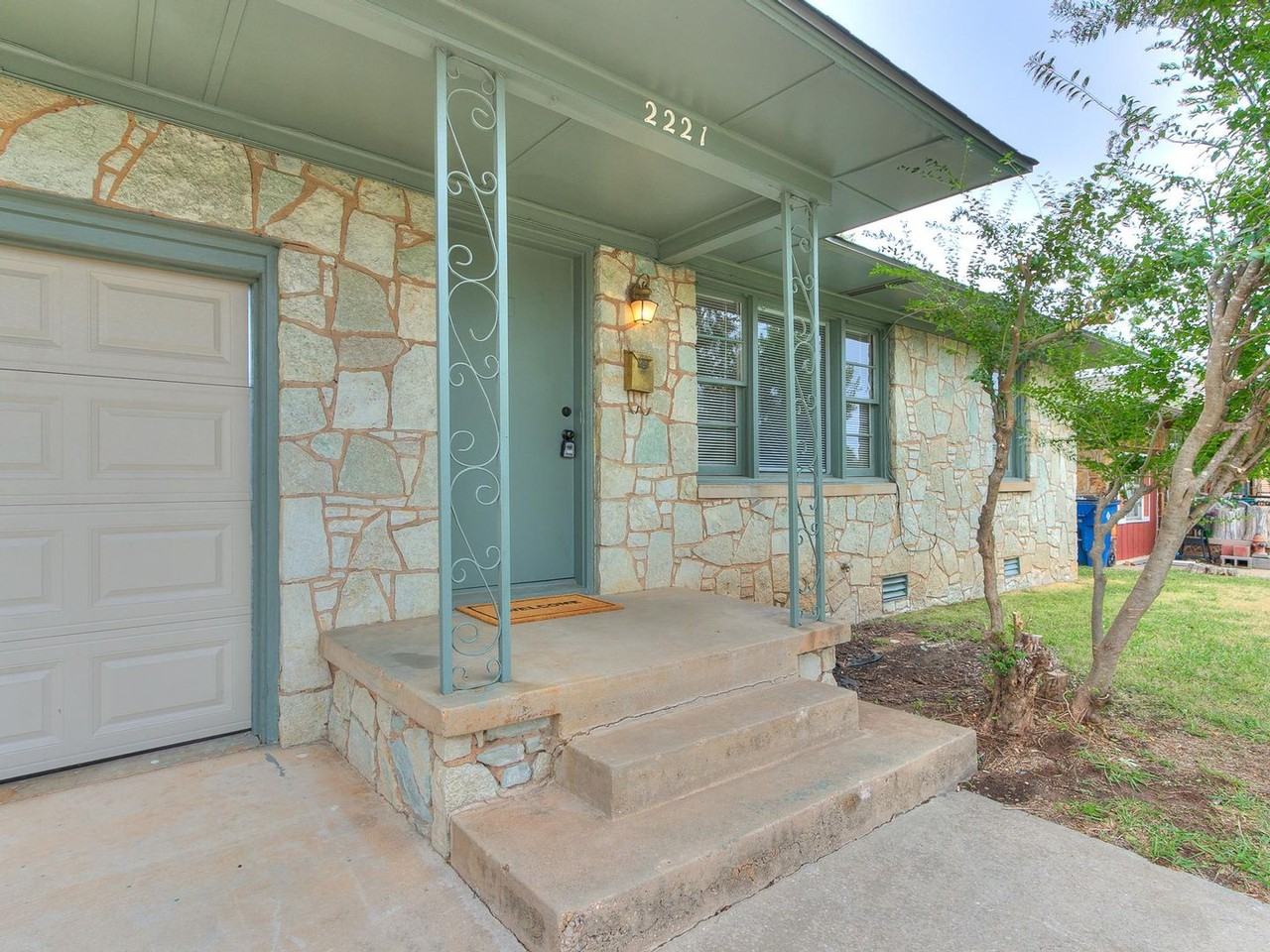 2221 Churchill Pl - Photo 3 of 33