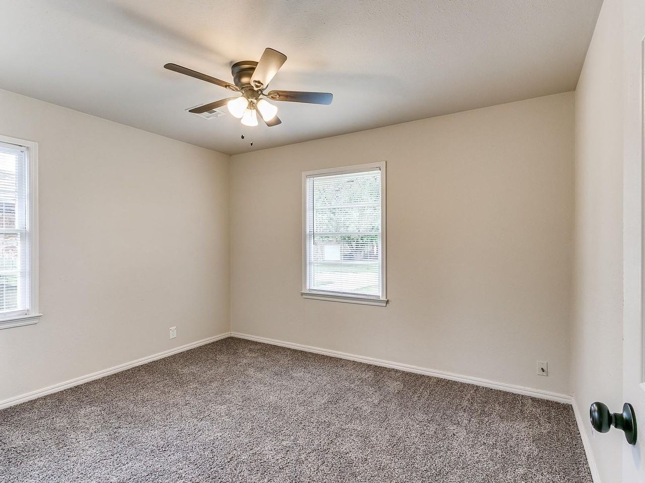 2221 Churchill Pl - Photo 7 of 33