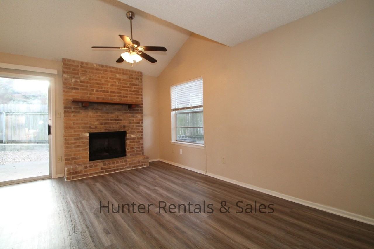 1223 Westway Cir - Photo 3 of 20