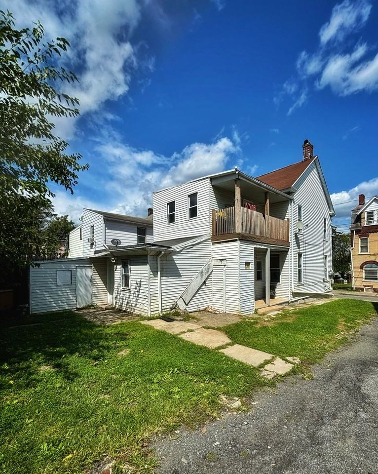 418 N. Railroad Street - Photo 2 of 18