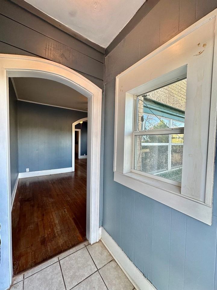 209 W Avenue A - Photo 3 of 17