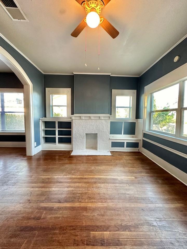 209 W Avenue A - Photo 4 of 17