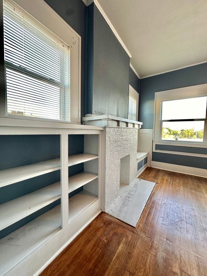 209 W Avenue A - Photo 5 of 17