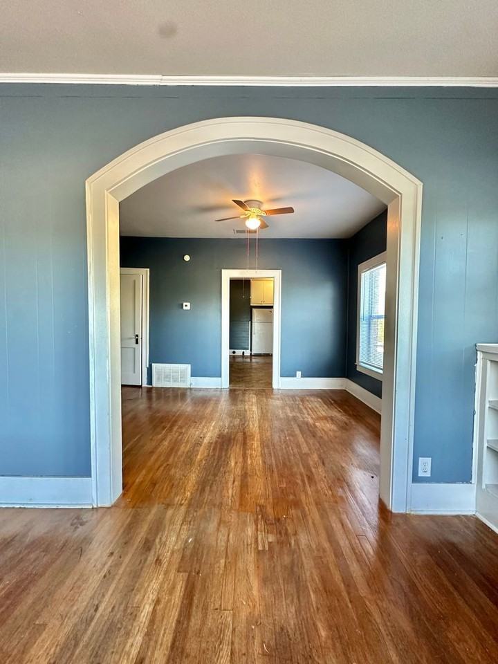 209 W Avenue A - Photo 6 of 17