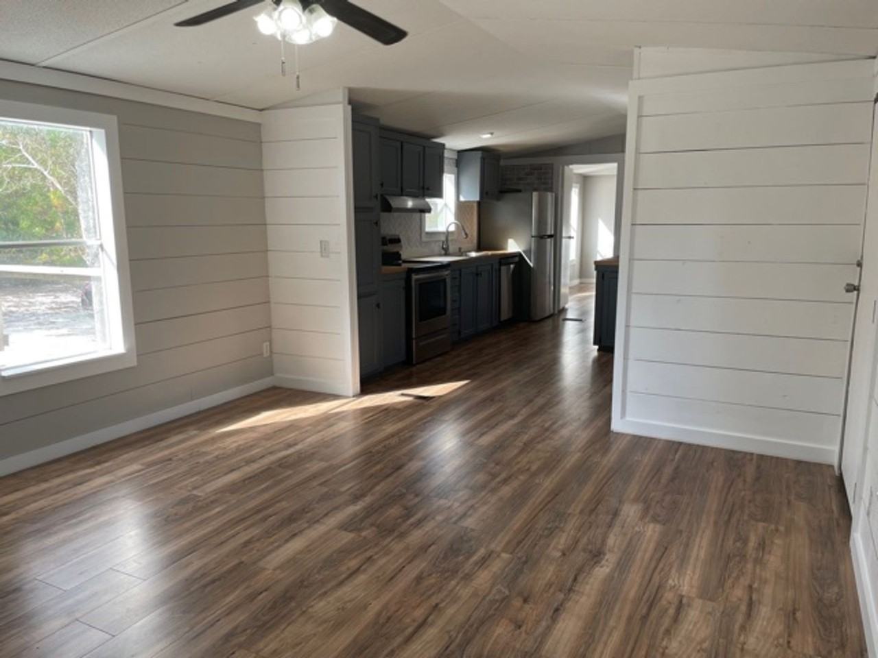 358 E Woodland Rd - Photo 3 of 18