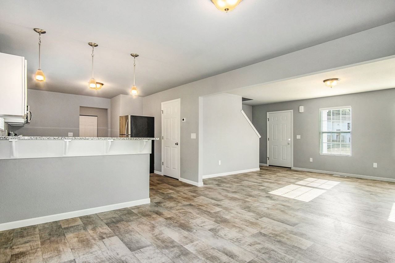 9315 Pauline St - Photo 3 of 27