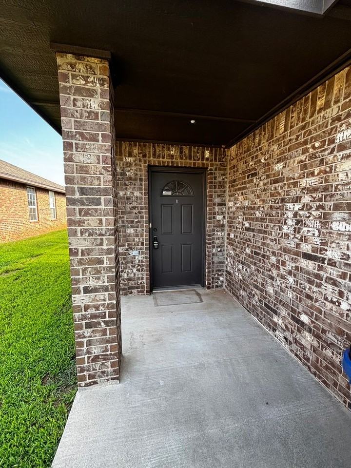1857 Post Oak Rd - Photo 2 of 29