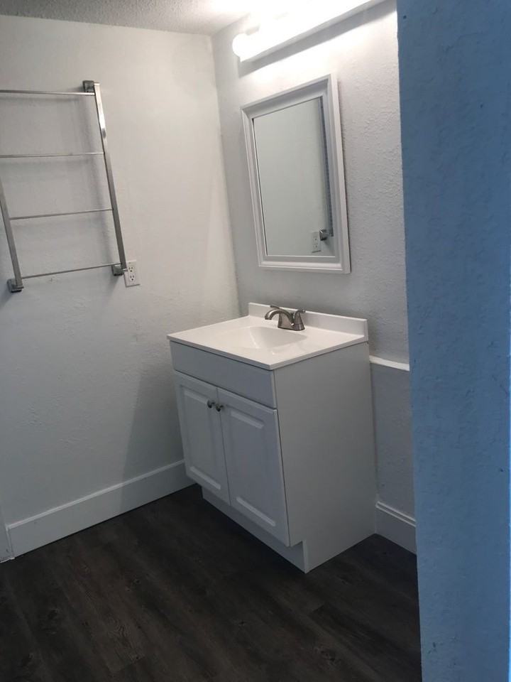 3097 Camelot Dr - Photo 6 of 7