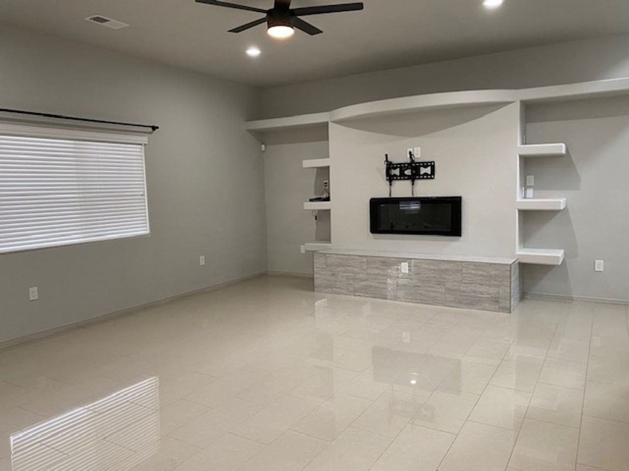 13719 Covered Wagon Se - Photo 3 of 16