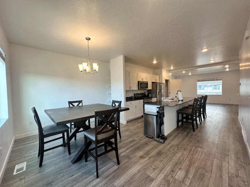 1089 E Waterway Ln - Photo 7 of 12