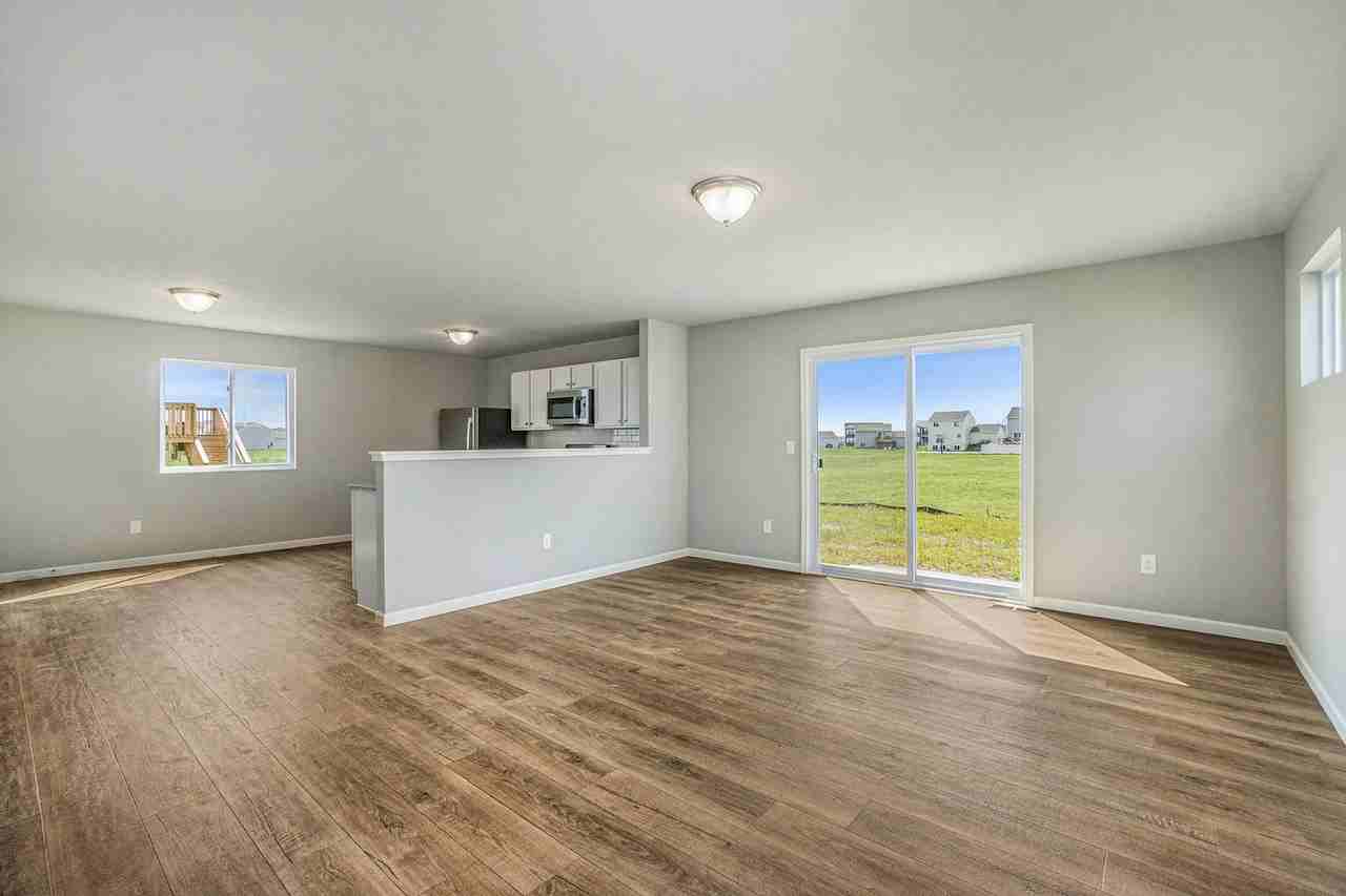 8660 Honey River Dr - Photo 5 of 23