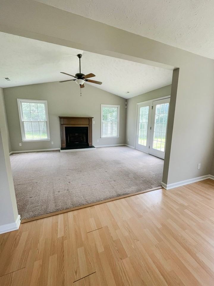 6307 Foxglenn Dr - Photo 2 of 14