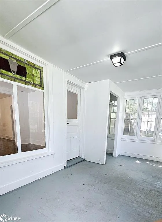 107 E Vest St - Photo 3 of 16