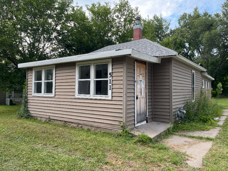 511 W 9th St - Photo 2 of 12