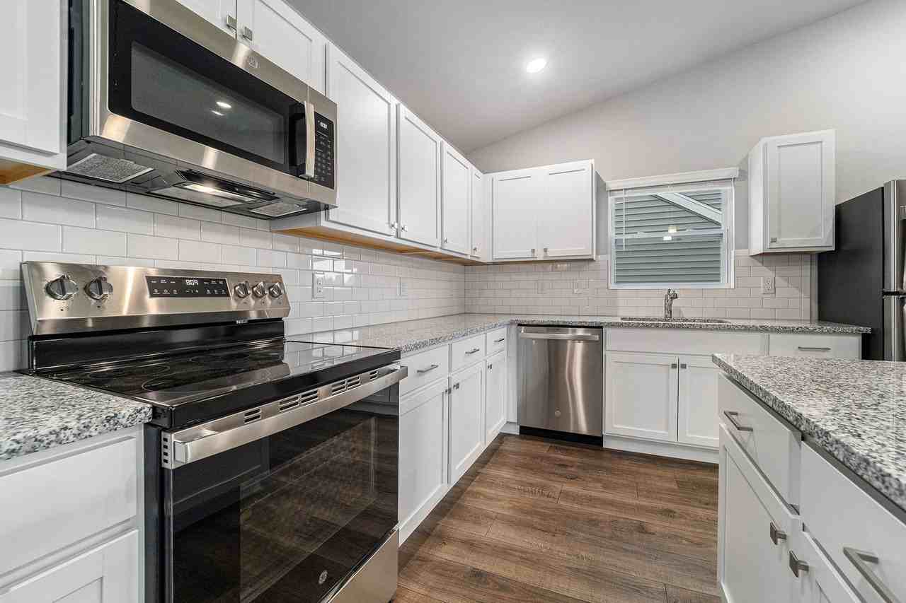 10 S North St - Photo 2 of 25