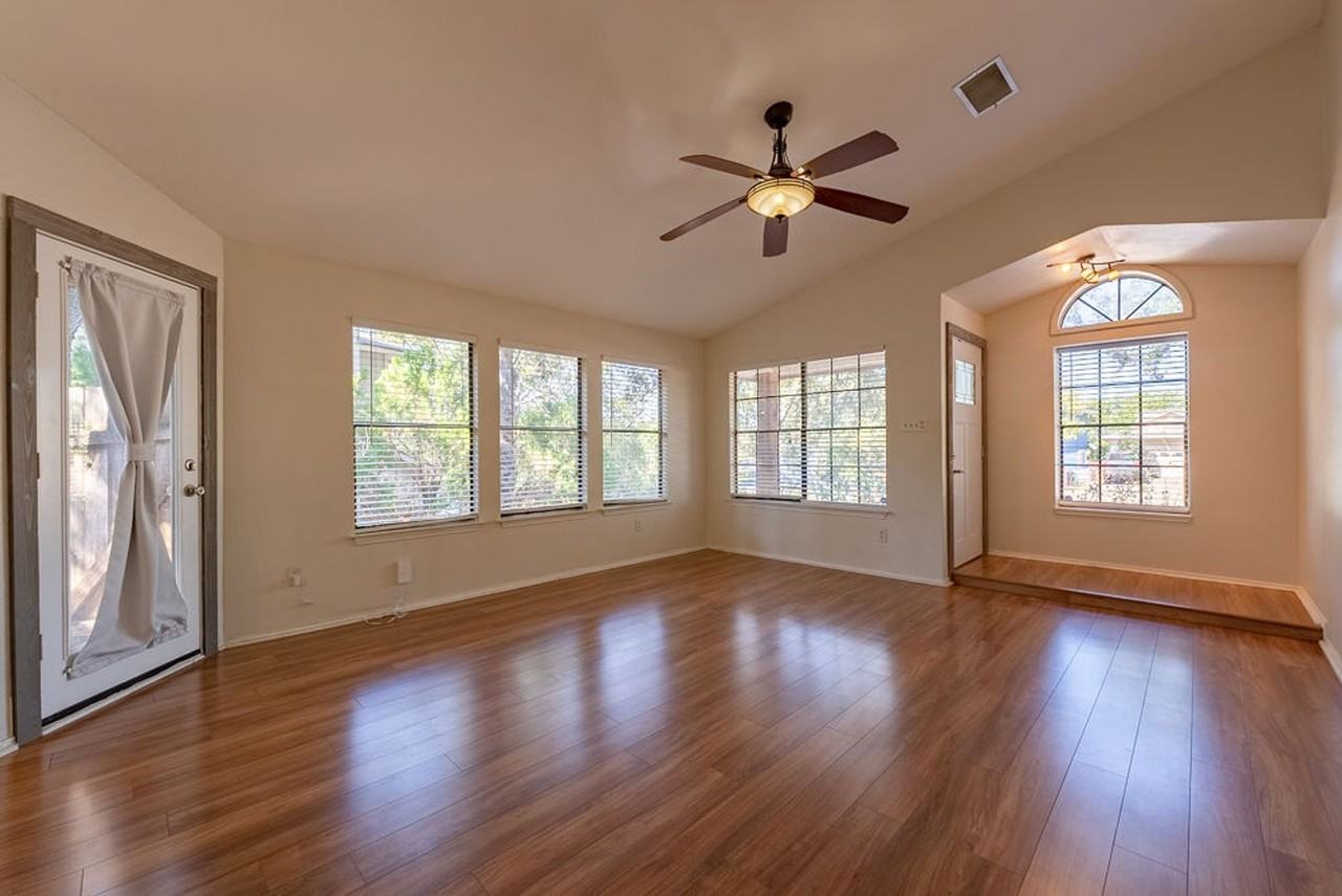 10218 Bilbrook Pl - Photo 3 of 18
