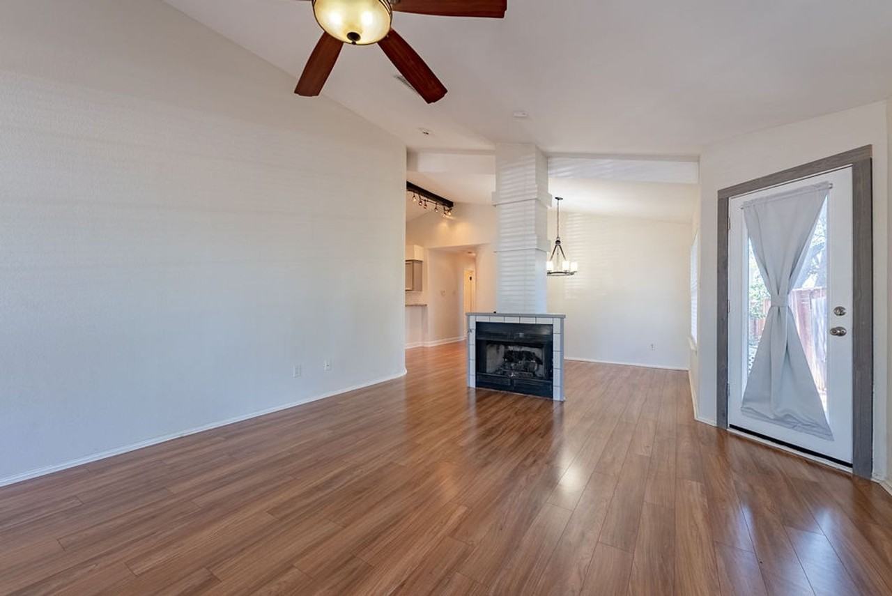 10218 Bilbrook Pl - Photo 4 of 18