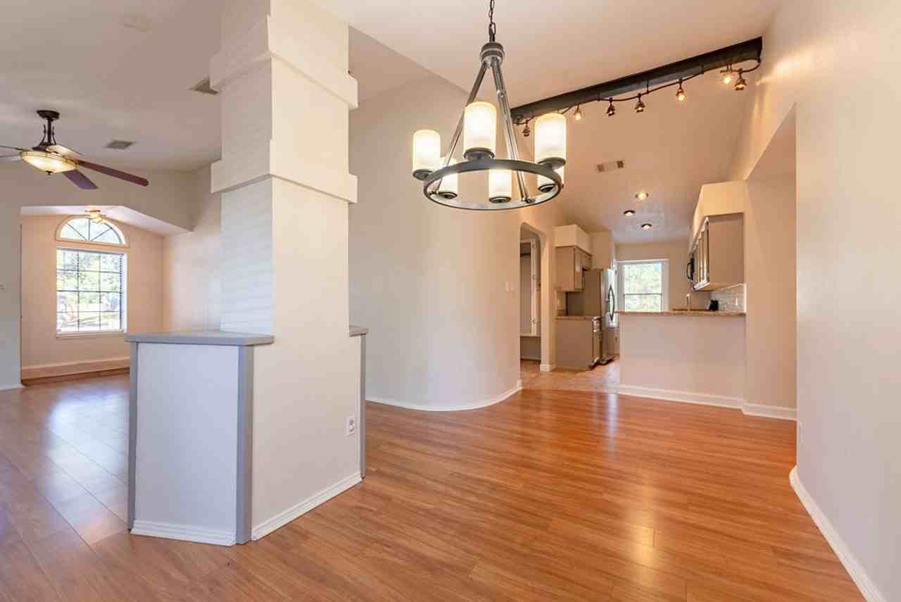 10218 Bilbrook Pl - Photo 5 of 18